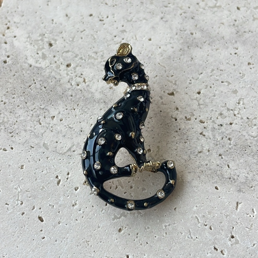 Black cat panther pin
